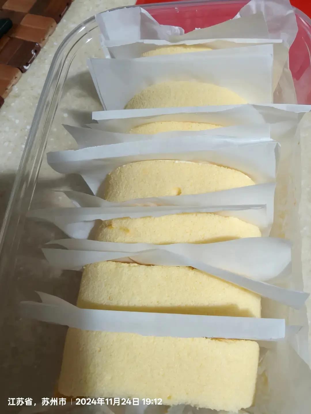 超详细的瑞士卷奶油蛋糕卷原味蛋糕卷的制作方法 饱满不掉皮不开裂（附模具换算方法）