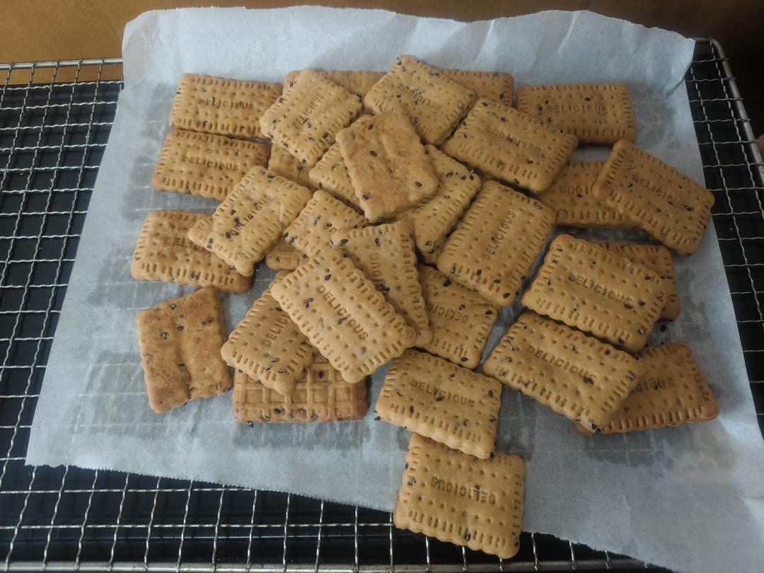 奶盐芝麻苏打饼