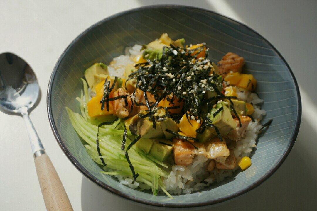 三文鱼牛油果拌饭
