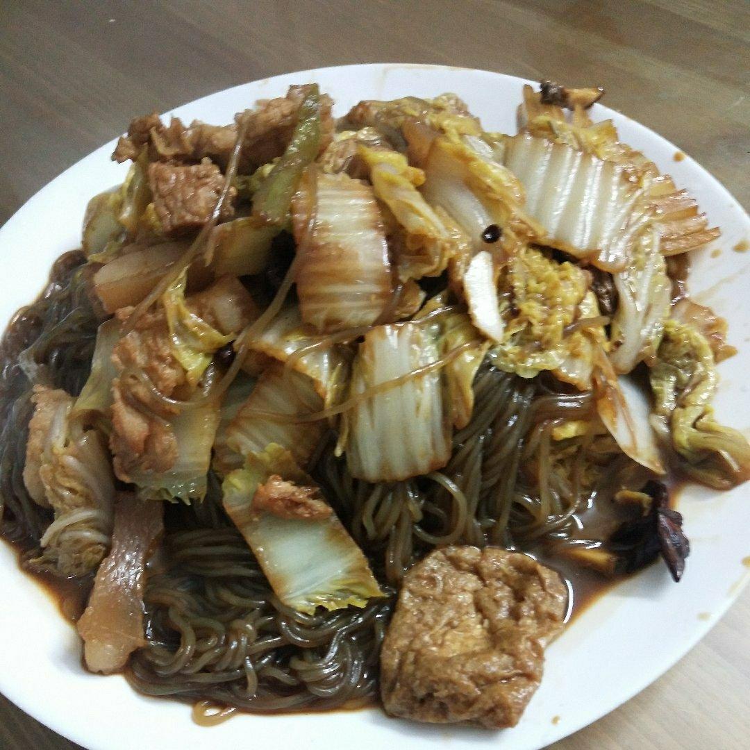 家常白菜炖粉条加豆腐泡