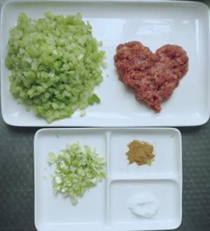 芹菜牛肉水饺的做法 步骤1