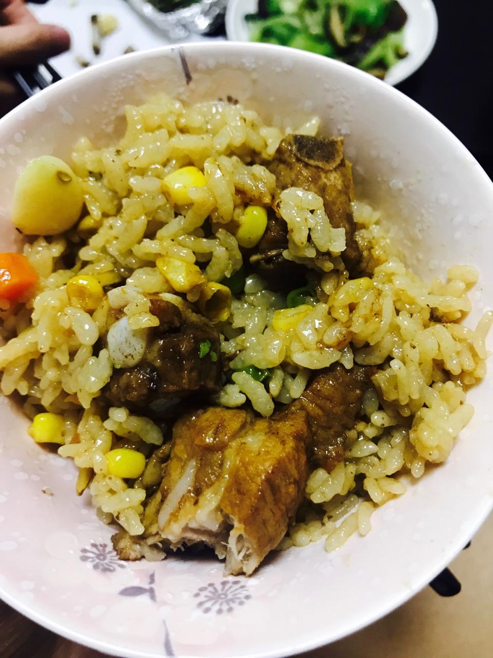 喷香排骨焖饭（爆好吃）