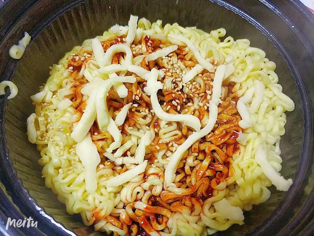 上班族的快手简单晚餐——芝士火鸡拌面