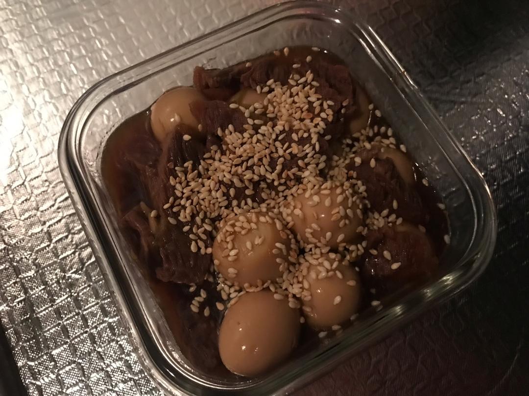 韩式酱牛肉-鹌鹑蛋酱牛肉소고기장조림