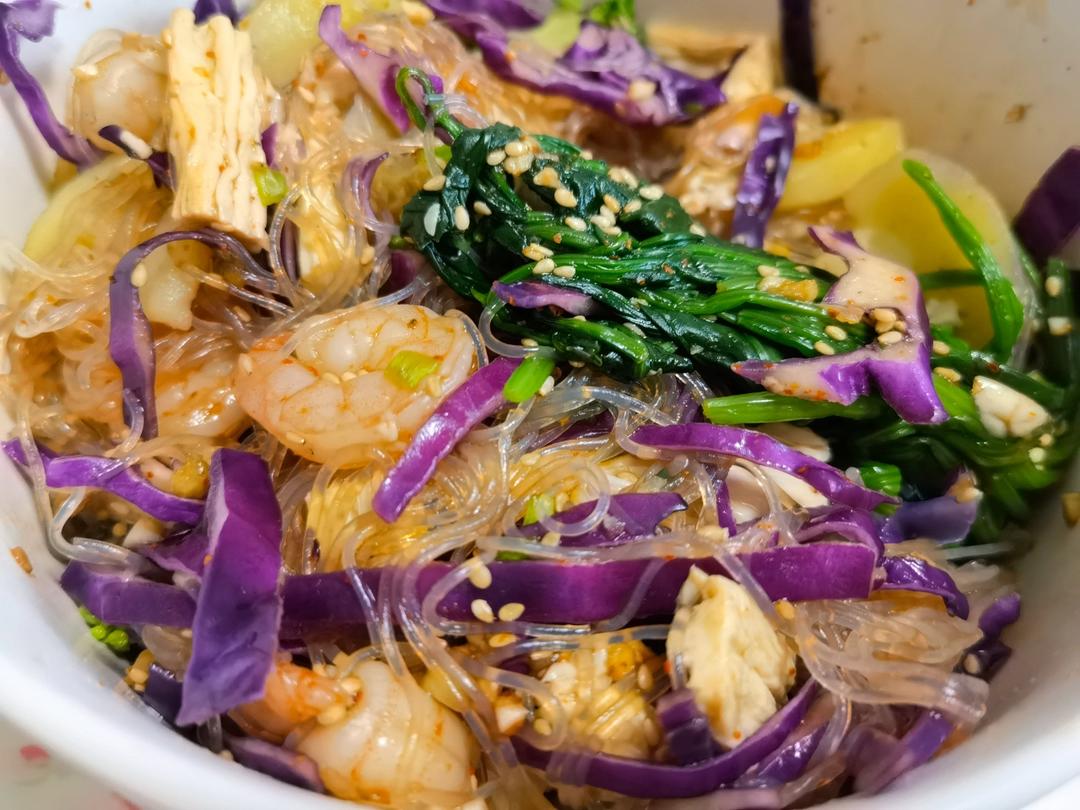 解馋减脂餐！酸辣开胃又下饭的菠菜拌金针菇