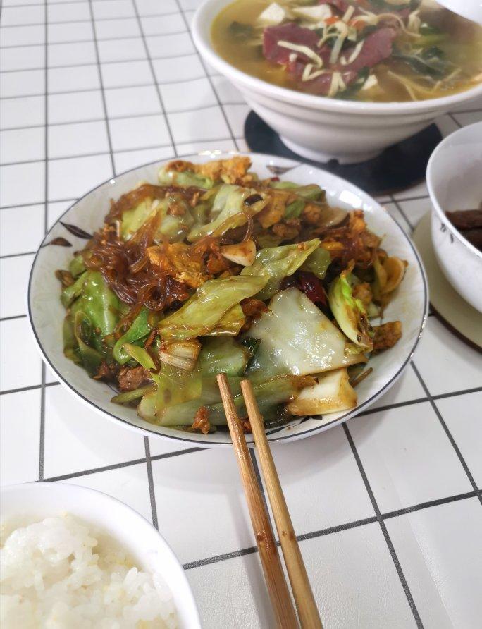 包菜粉丝炒鸡蛋