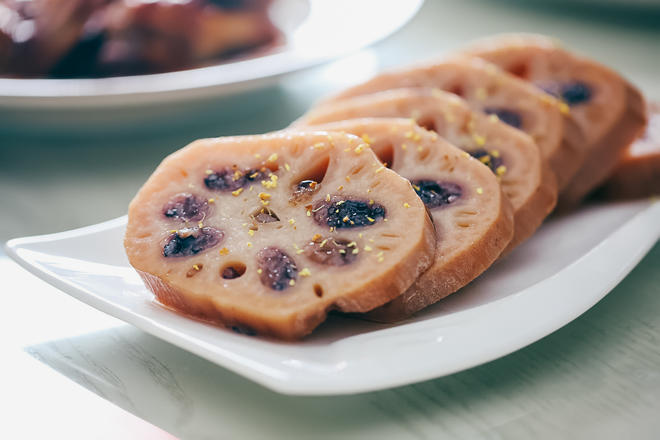 年夜饭桂花蜂蜜紫米糯米藕的做法