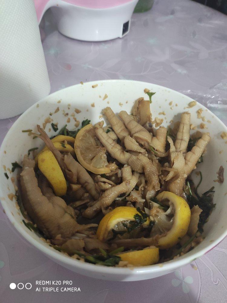 【酸辣无骨凤爪】