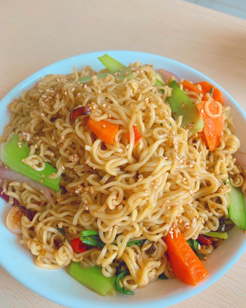 路边摊风味炒方便面