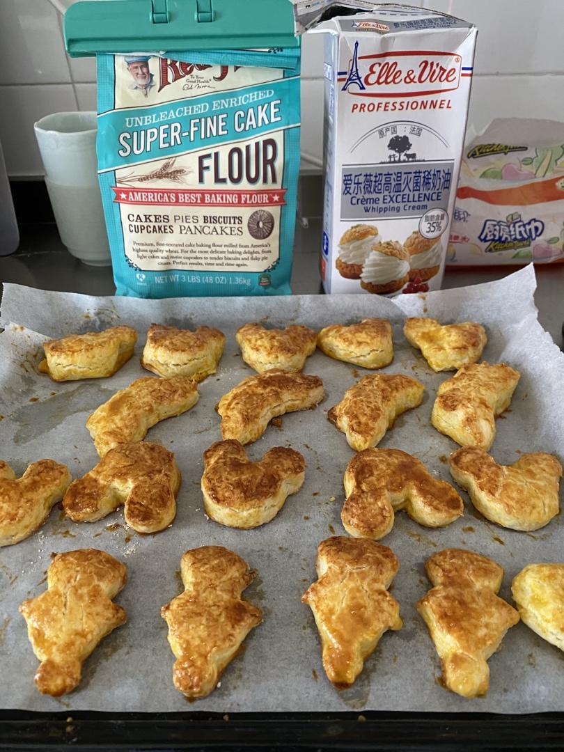 【视频】3分钟 奶油司康Scone(可能是世界上最快手的司康) 消耗淡奶油～