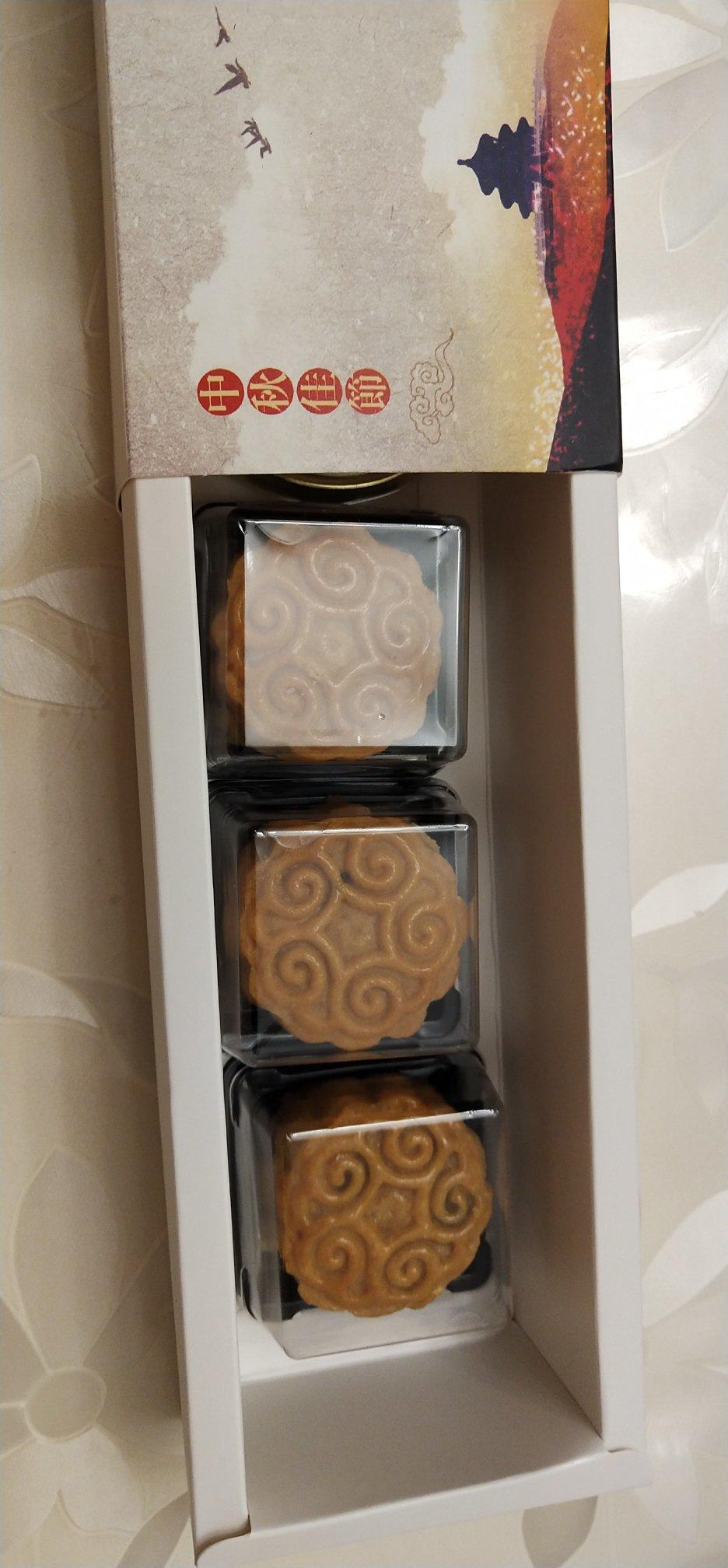 广式月饼——蛋黄莲蓉月饼
