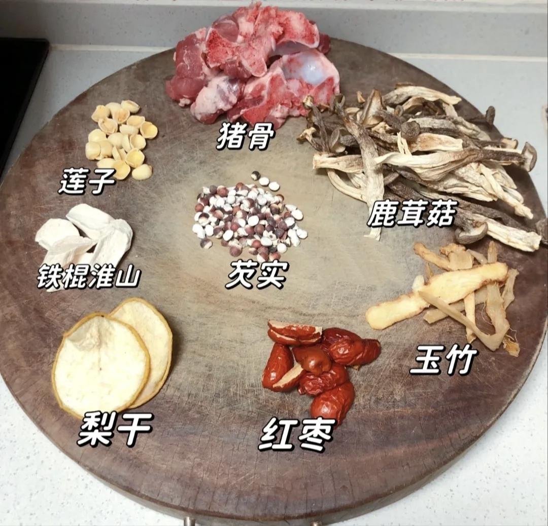 鹿茸菇淮山猪骨汤，营养丰富美味，是一款强身健体、老少咸宜的营养汤