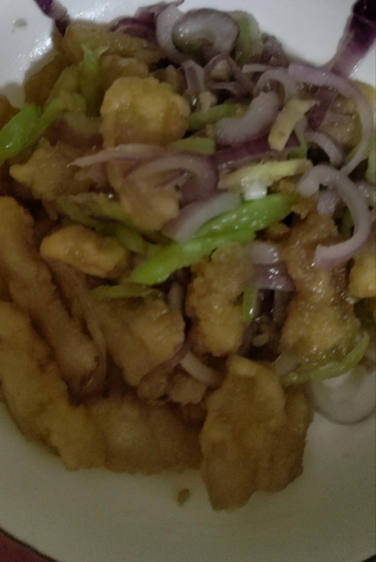 肥肉热油炸酥裹上糖浆