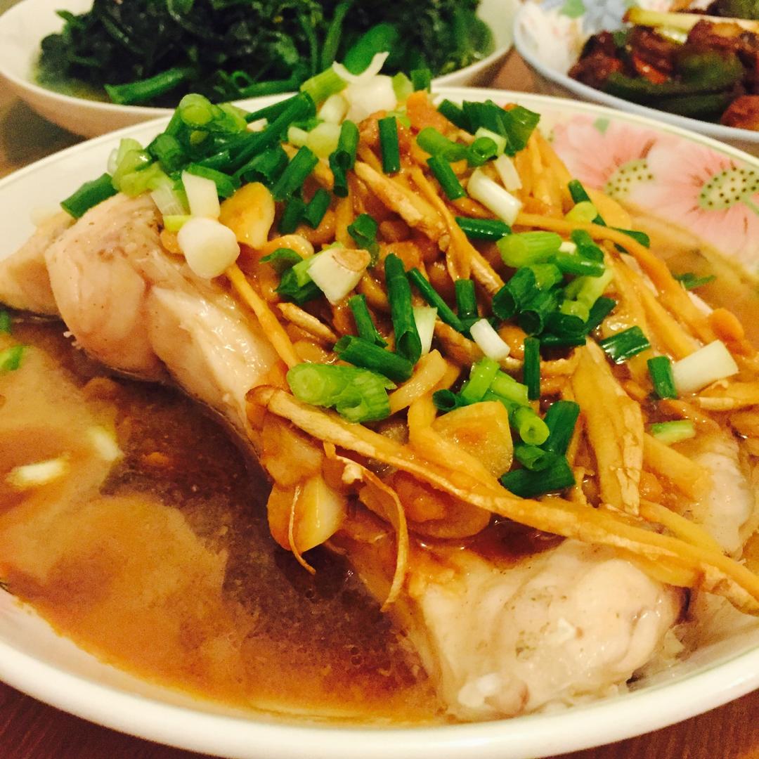 普宁豆酱蒸鱼腩的做法