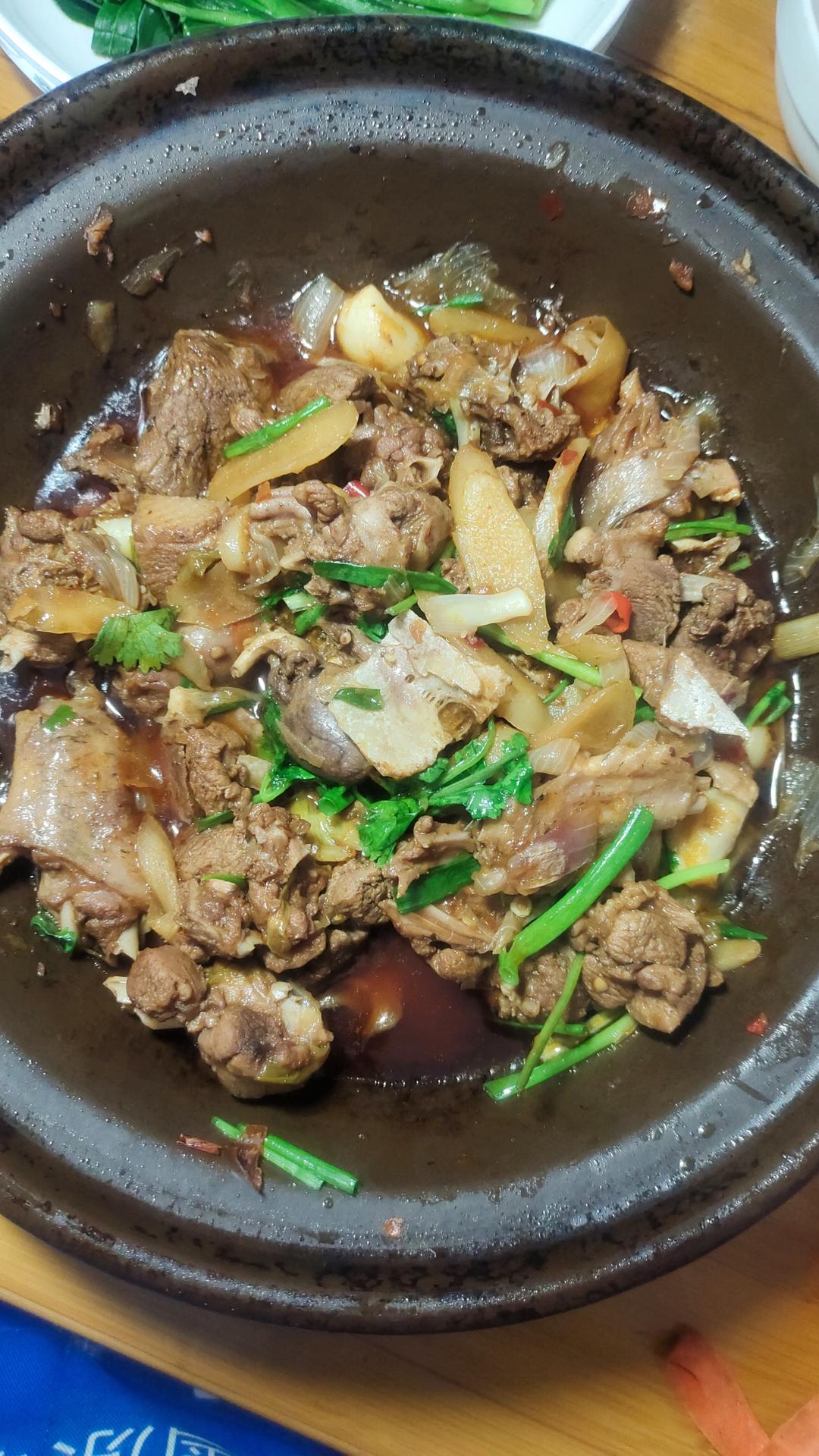 子姜焖鸭煲