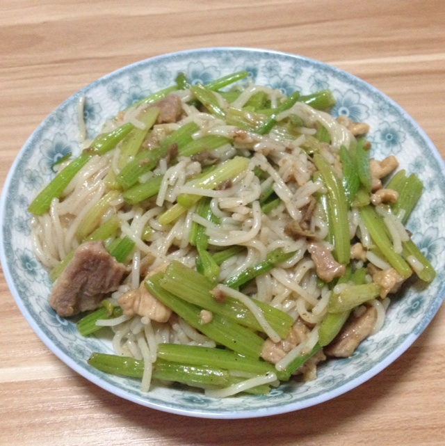 芹菜肉丝炒粉儿
