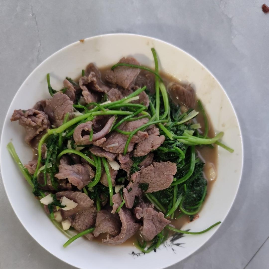 香菜爆炒牛肉（主打嫩）