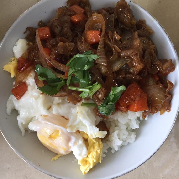 洋葱肥牛饭