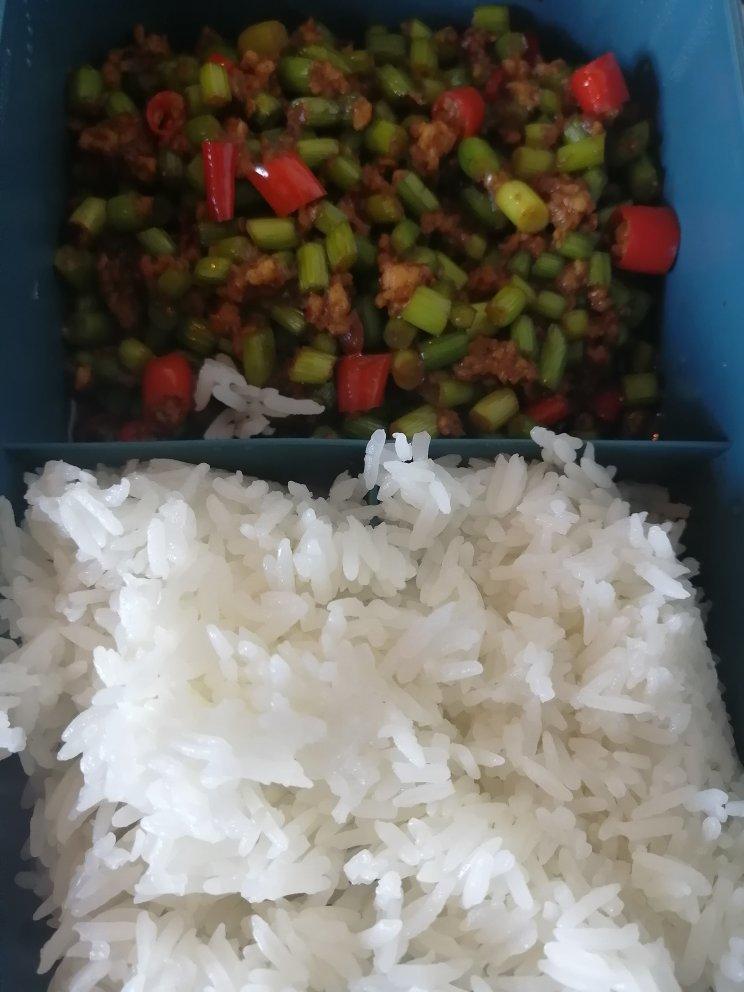 肉末炒蒜苗(苍蝇头)