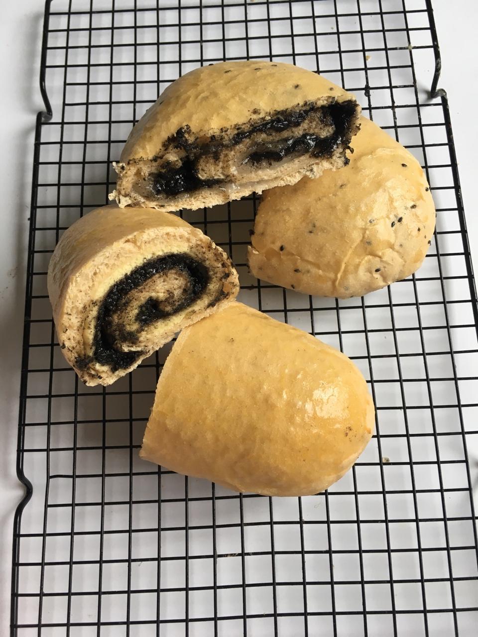 黑芝麻面包夹心蛋糕