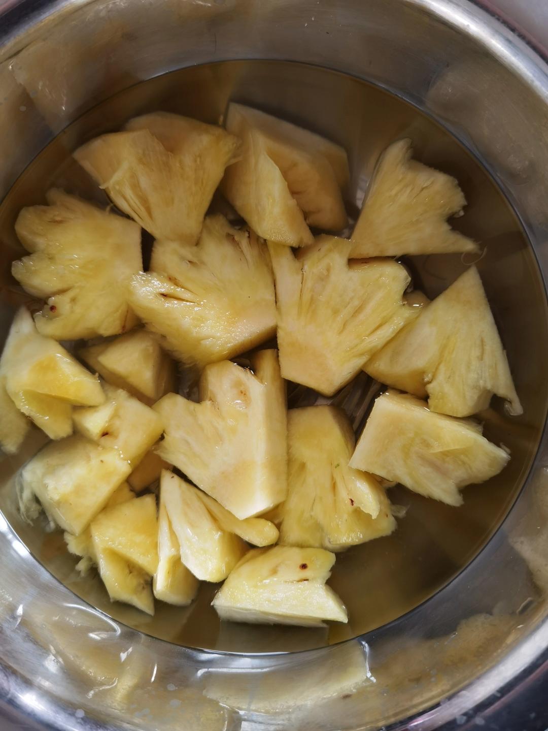 不到两分钟，切好一整个菠萝（独家）