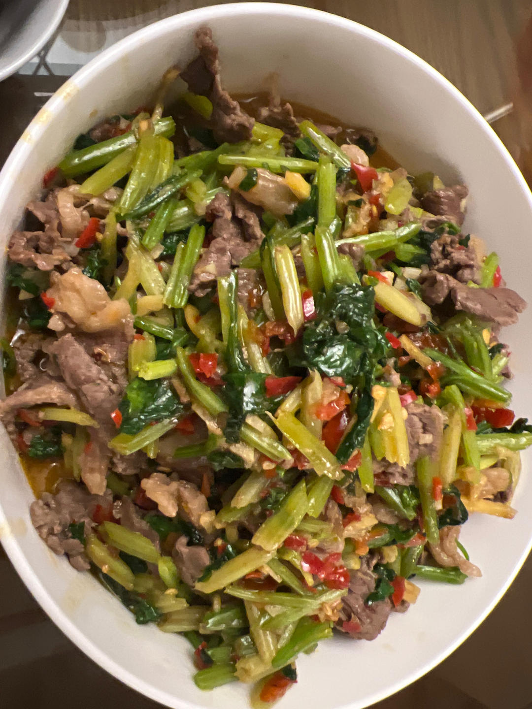 下饭神器又来了，试试这道芹菜炒牛肉！！