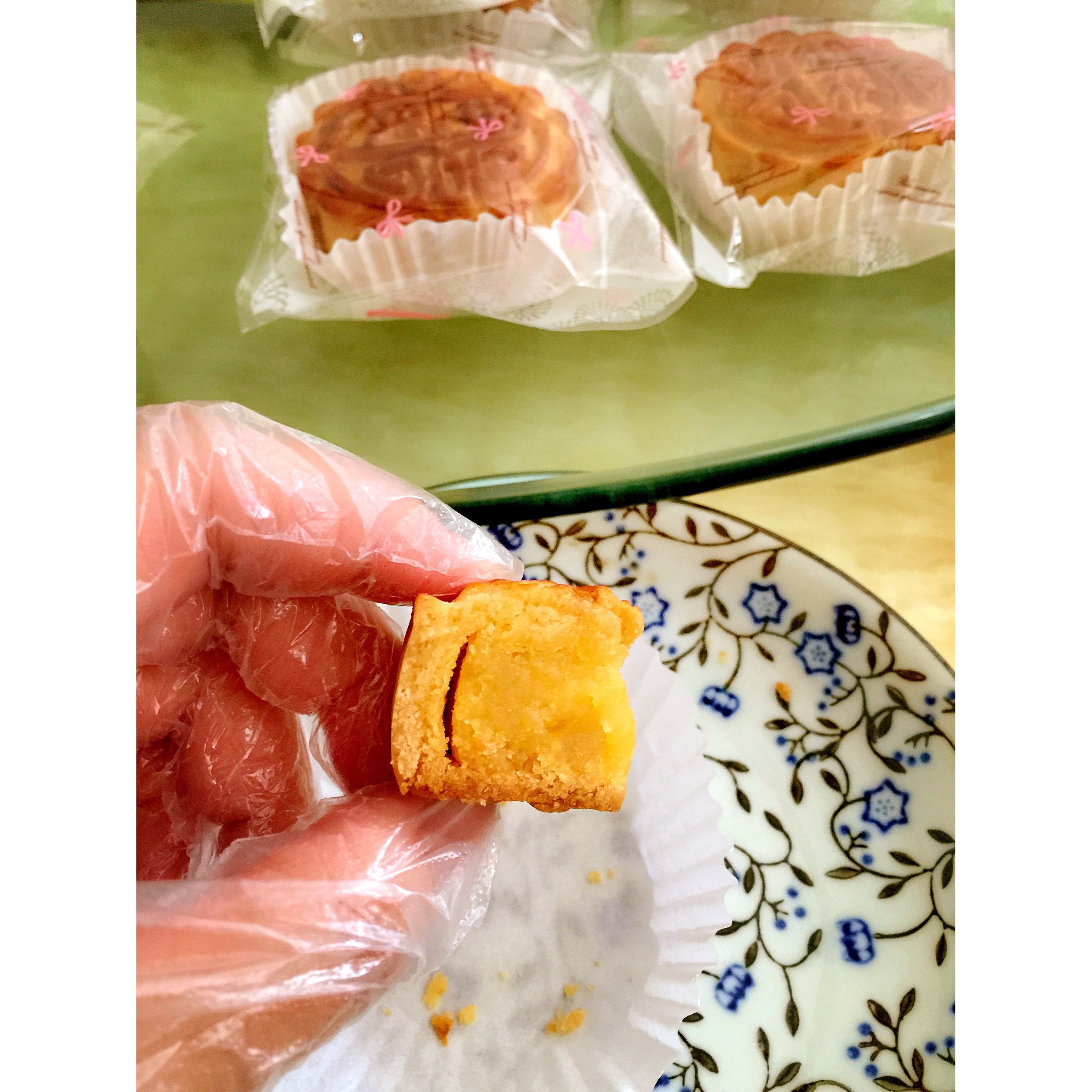 一口广月之小小蛋黄莲蓉月饼