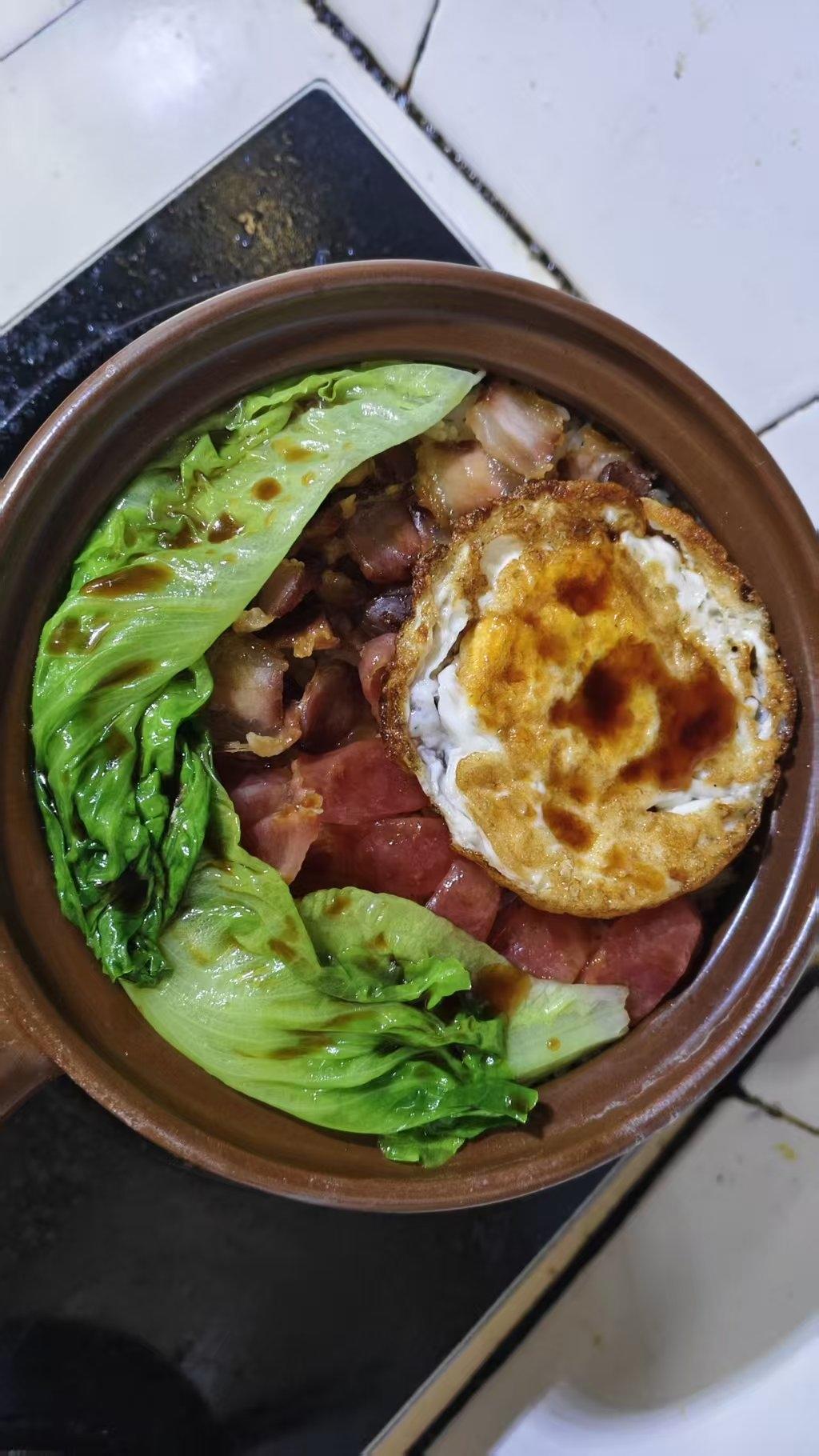 保姆级的「腊味煲仔饭2.0」加强版来了，地道老广味～