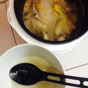 土豆玉米鸡腿汤（电饭锅版）的做法 步骤2