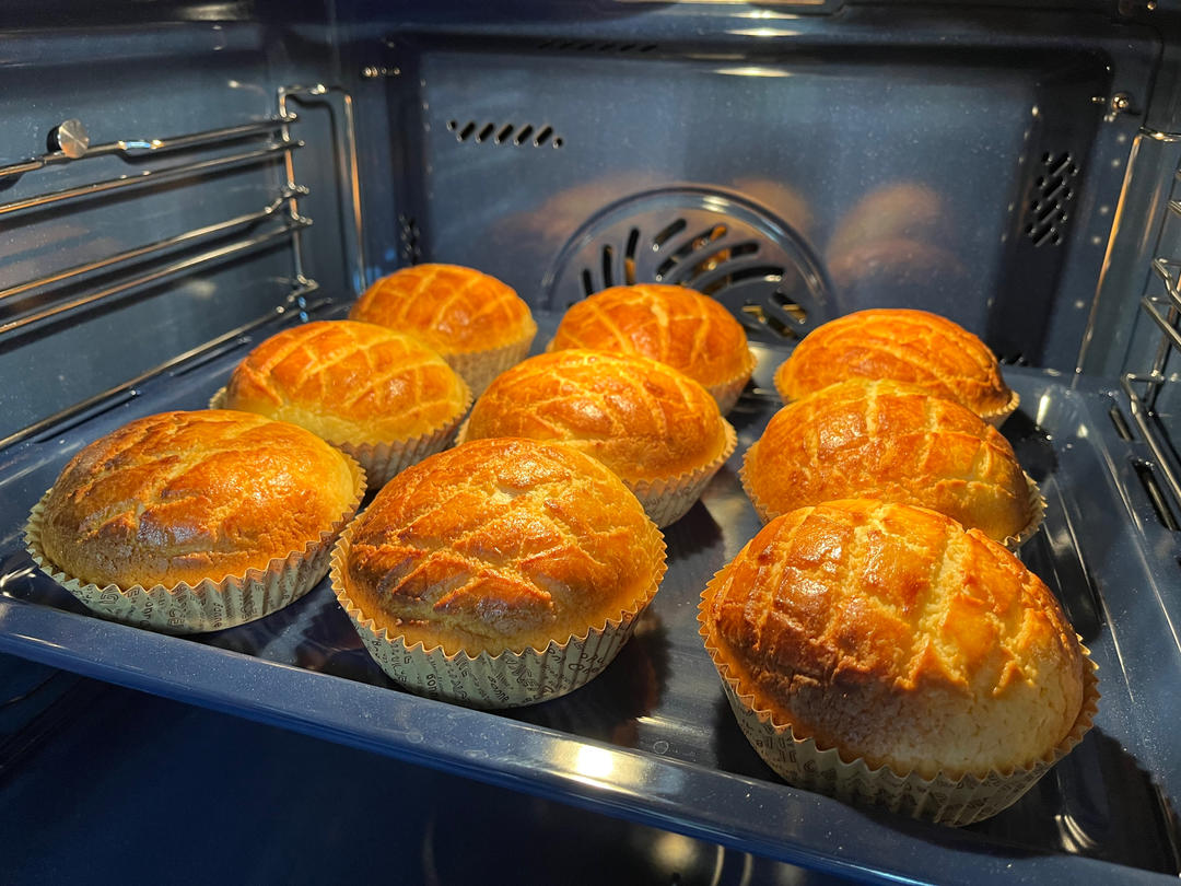 好吃到炸裂的港式菠萝包（附带制作酥皮的小视频）