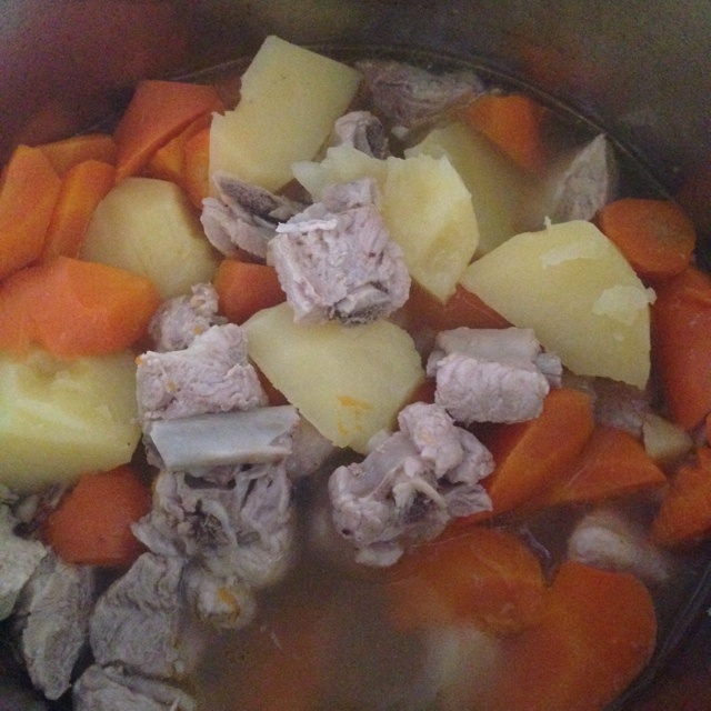 土豆胡萝卜烧排骨