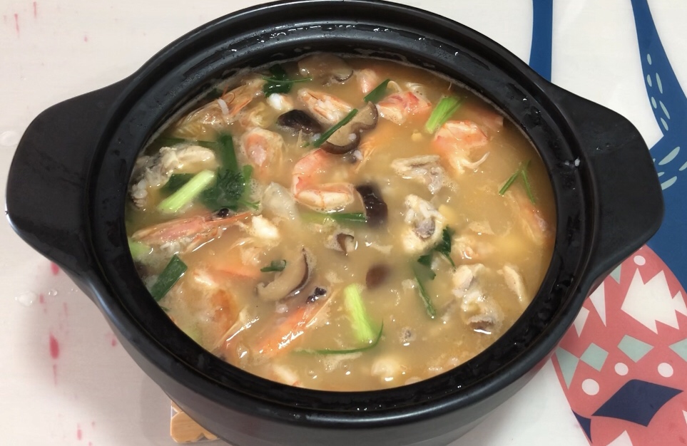 鲜虾鸡肉砂锅粥的做法