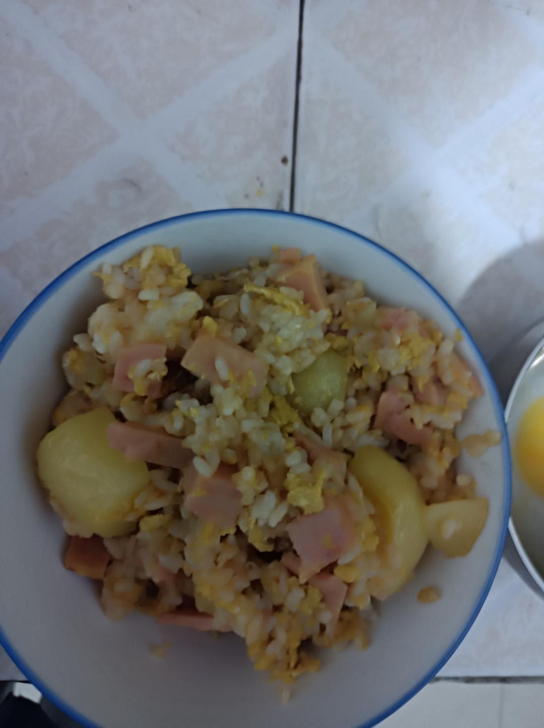 超级好吃的酱油火腿蛋炒饭！