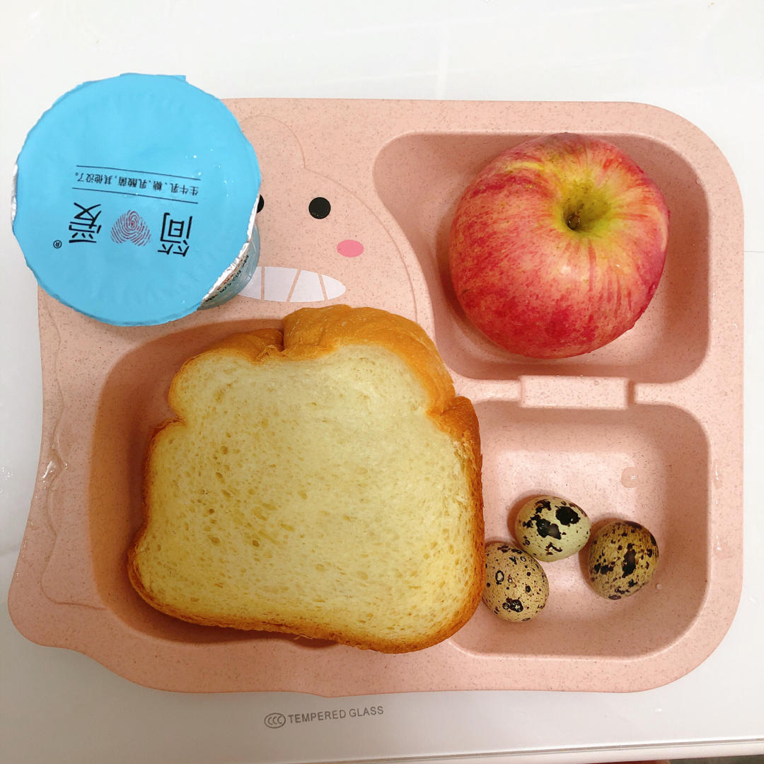 一岁半屁屁洛の早餐记
