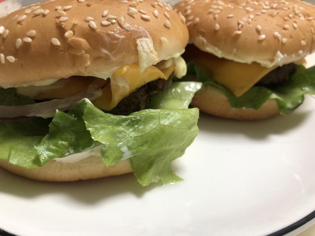 全麦牛肉汉堡包