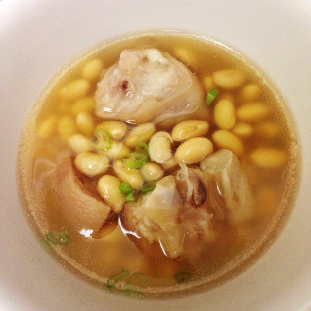 黄豆猪手汤