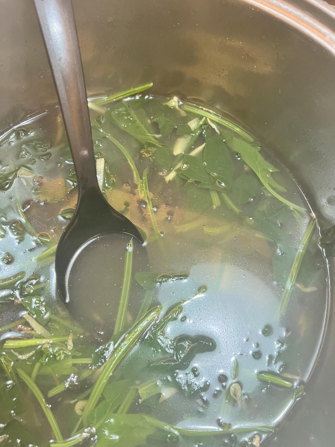 快手皮蛋虾皮菠菜汤