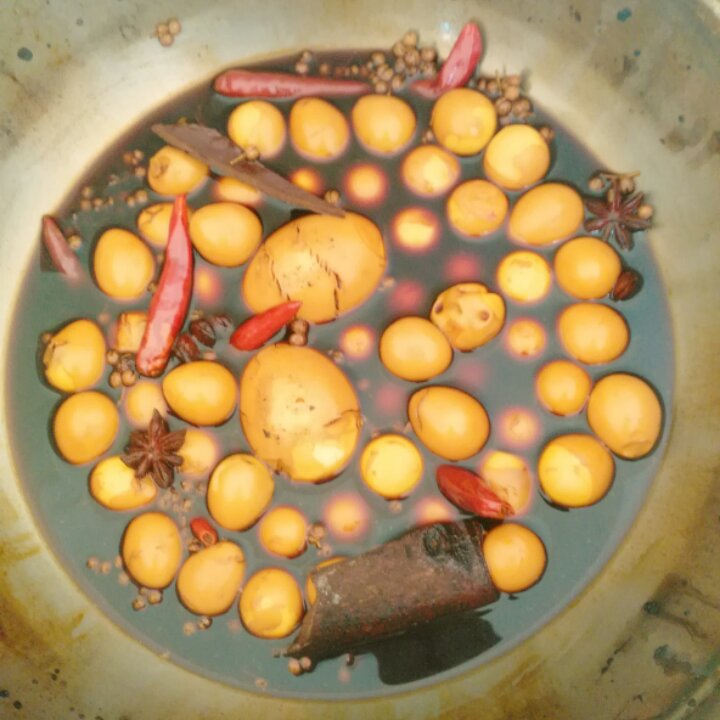 乡巴佬卤鹌鹑蛋