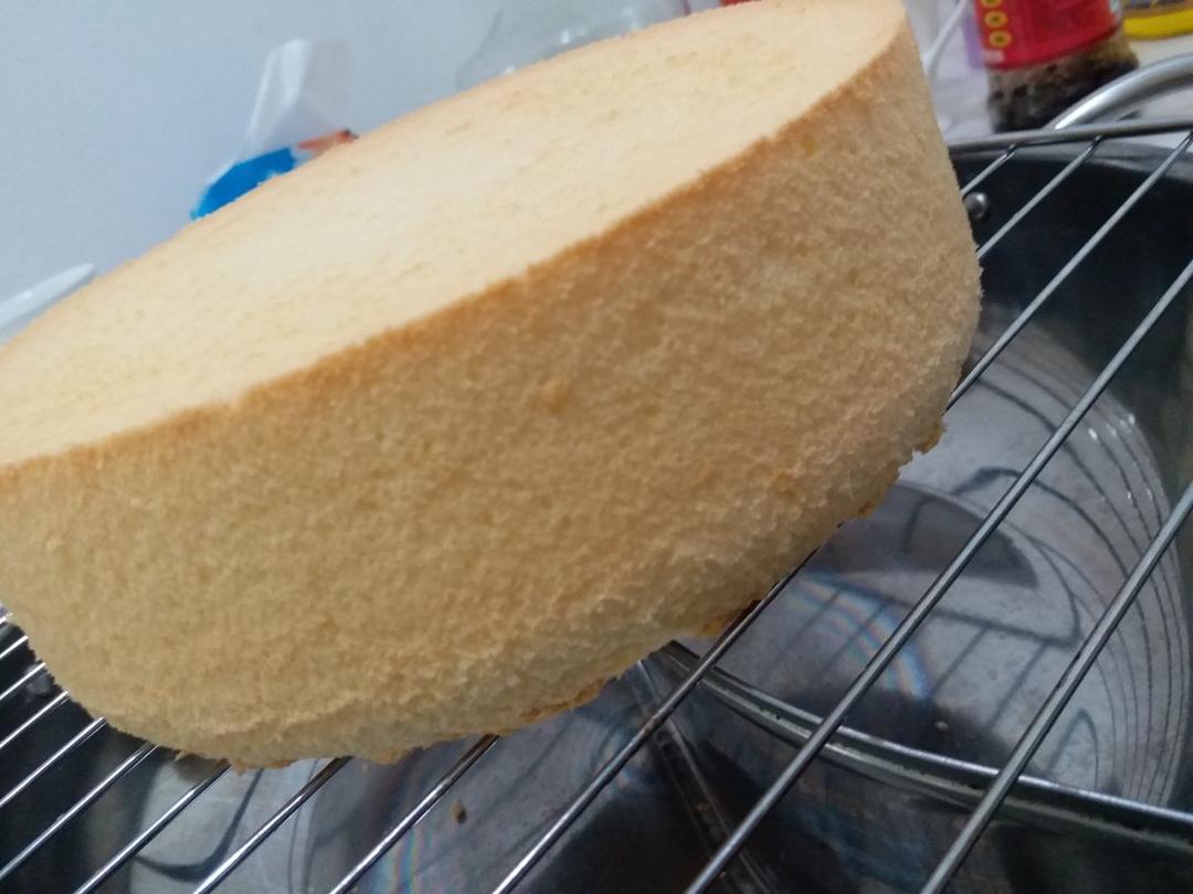 不凹底不塌陷的完美戚风蛋糕