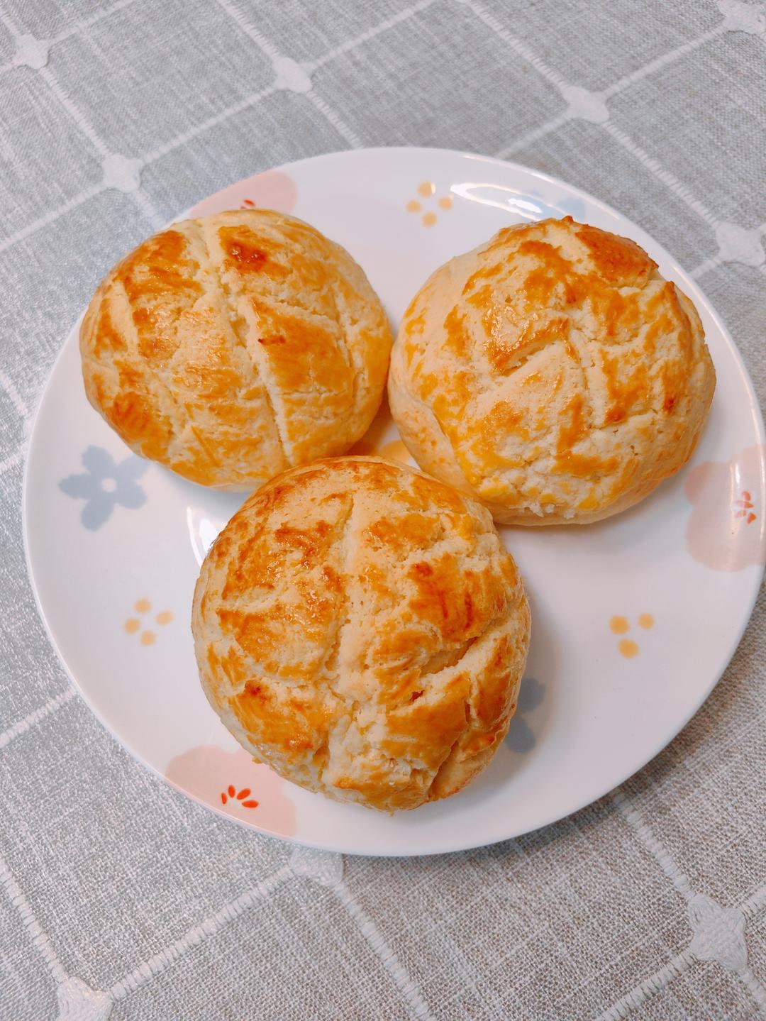 好吃到炸裂的港式菠萝包（附带制作酥皮的小视频）