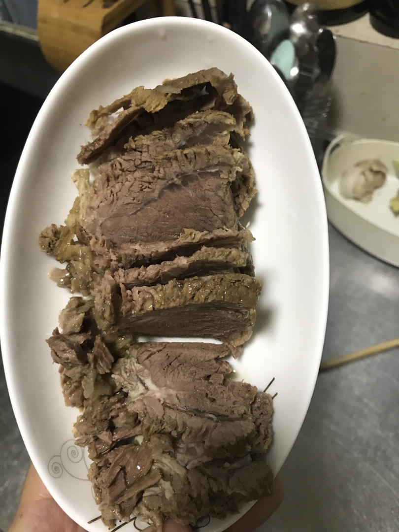极简版高压锅卤牛腱子，酱金钱腱