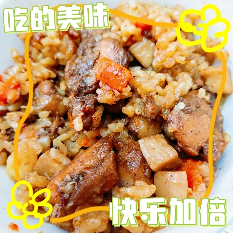 秘制蒜蓉鸡腿焖饭（配以胡萝卜，杏鲍菇，土豆，洋葱）