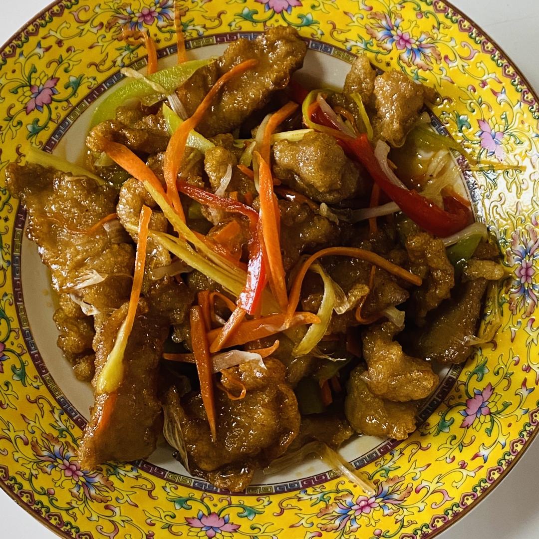 厨师长教你：“锅包肉”的家常做法，色泽金黄，口味酸甜！