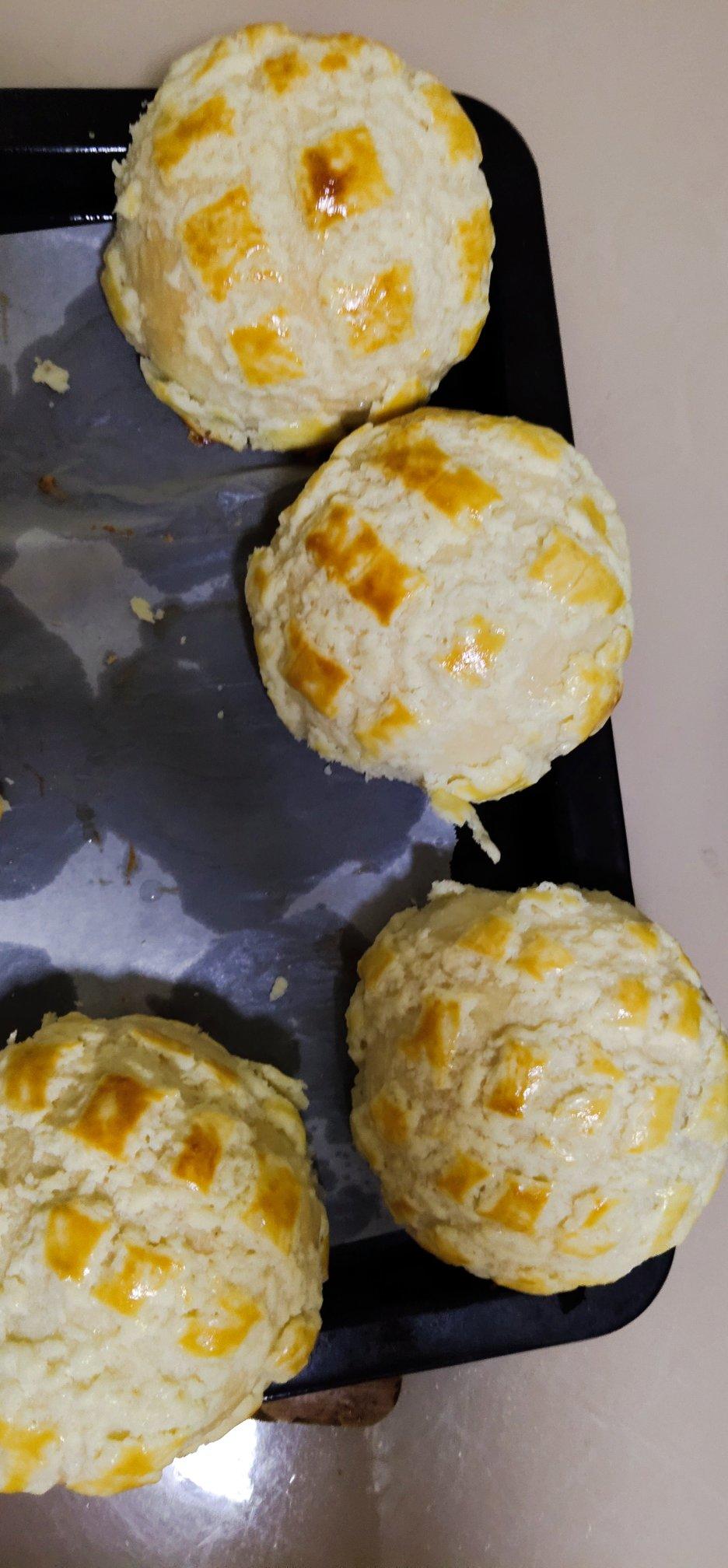 好吃到炸裂的港式菠萝包（附带制作酥皮的小视频）