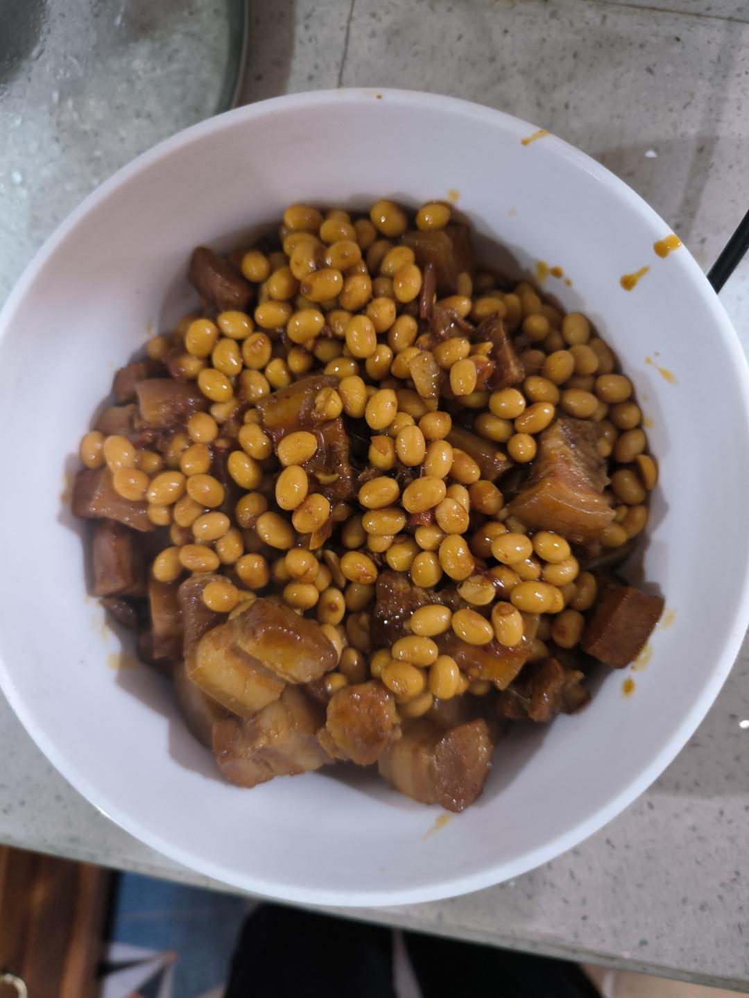 家常黄豆红烧肉
