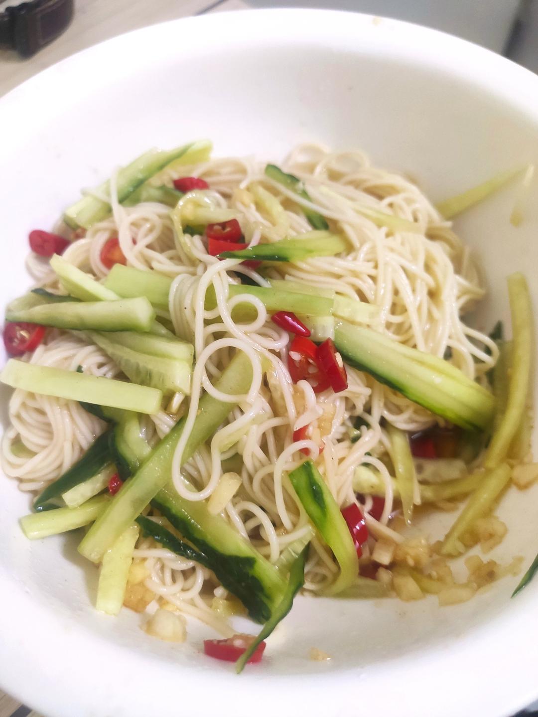 十分钟做好一盘开胃凉拌面～太好吃啦