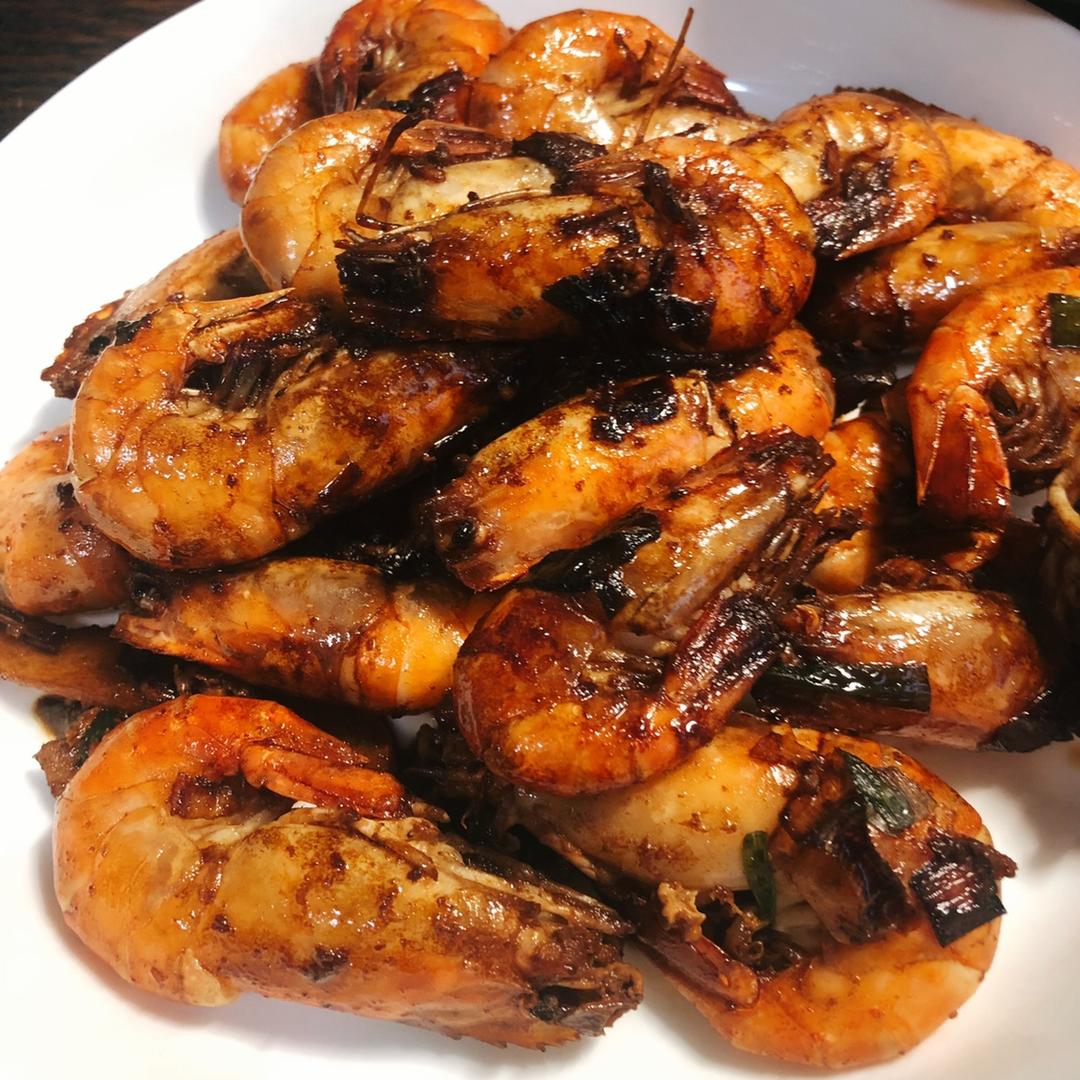 吃完还会继续舔手指的    快手油闷大虾