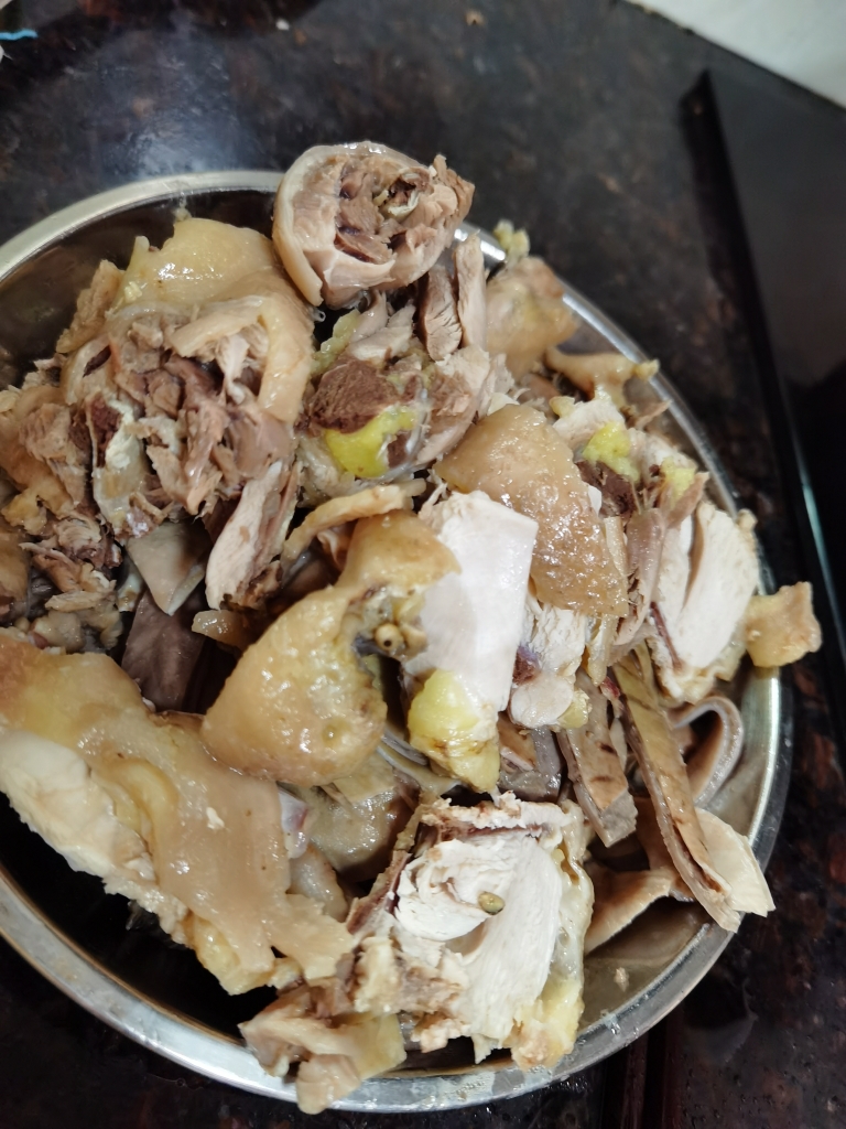 补中益气暖胃——猪肚煲鸡的做法 步骤10