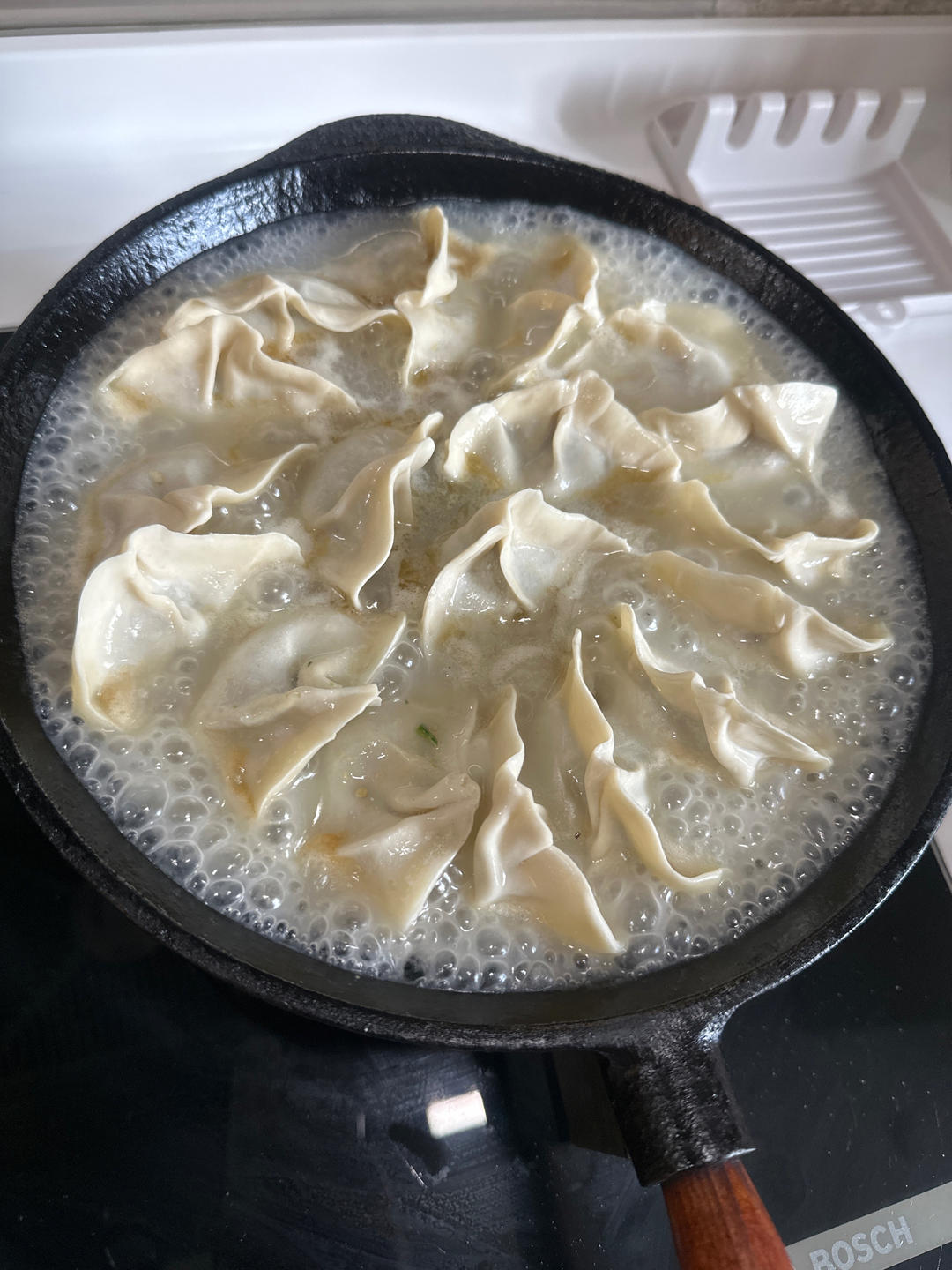 冰箱冷冻水饺做煎饺