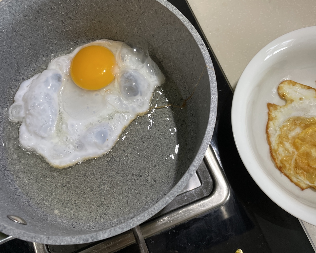 下饭菜红烧煎鸭蛋（煎鸡蛋亦可）——中式一日三餐（一百二十二）的做法 步骤1